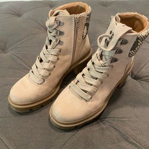 Universal Thread size 6 1/2 boots